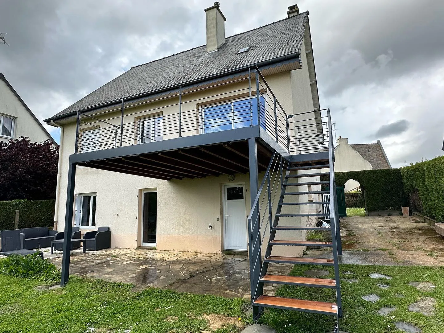 installation de pergola bioclimatique breal sous montfort