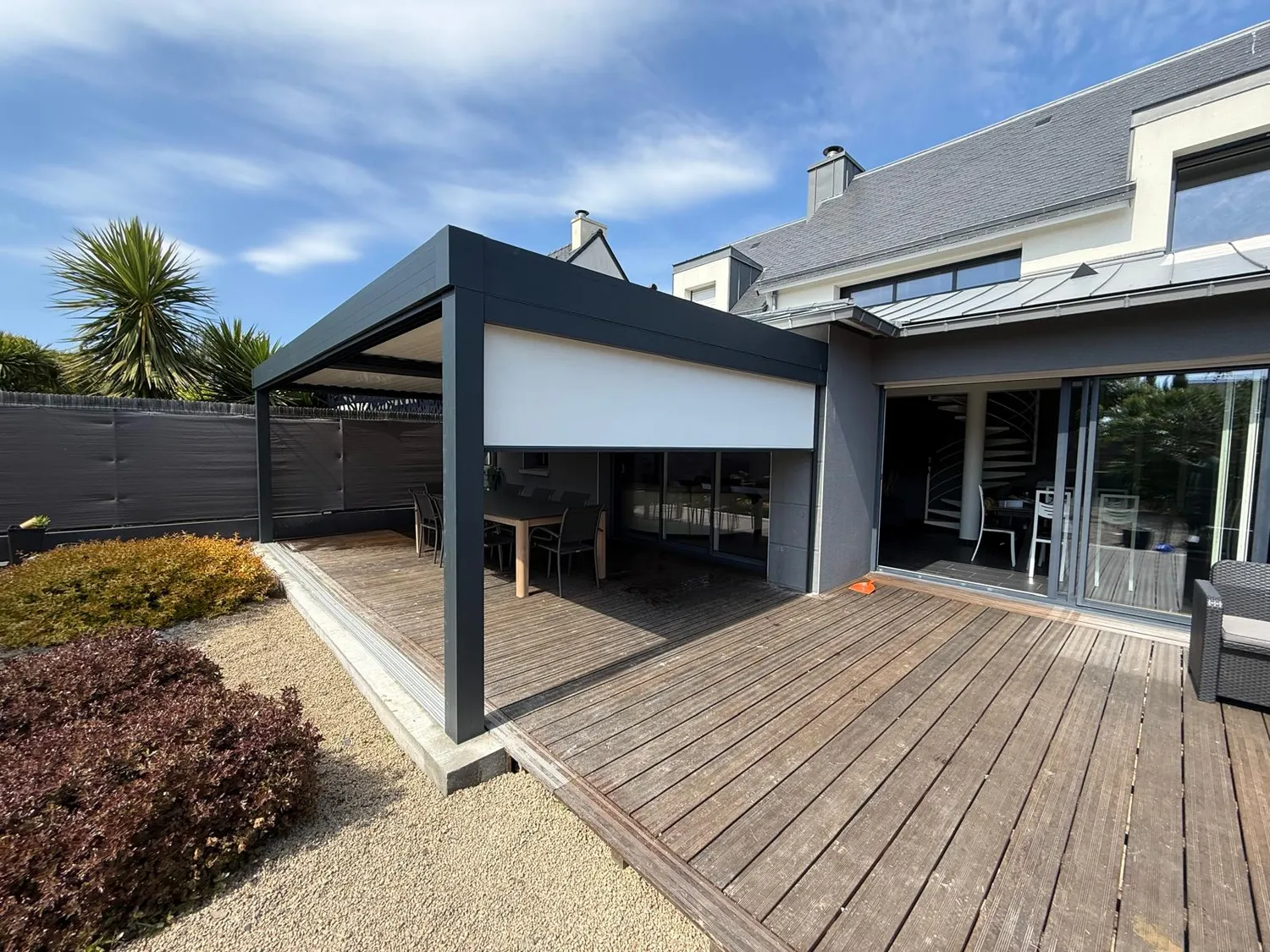 installation de pergola bioclimatique saint malo